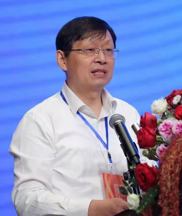 廣西大學校長助理、廣西碳酸鈣產(chǎn)業(yè)化工程院常務副院長、廣西碳酸鈣行業(yè)協(xié)會會長童張法圖片來源：廣西碳酸鈣產(chǎn)業(yè)化工程院